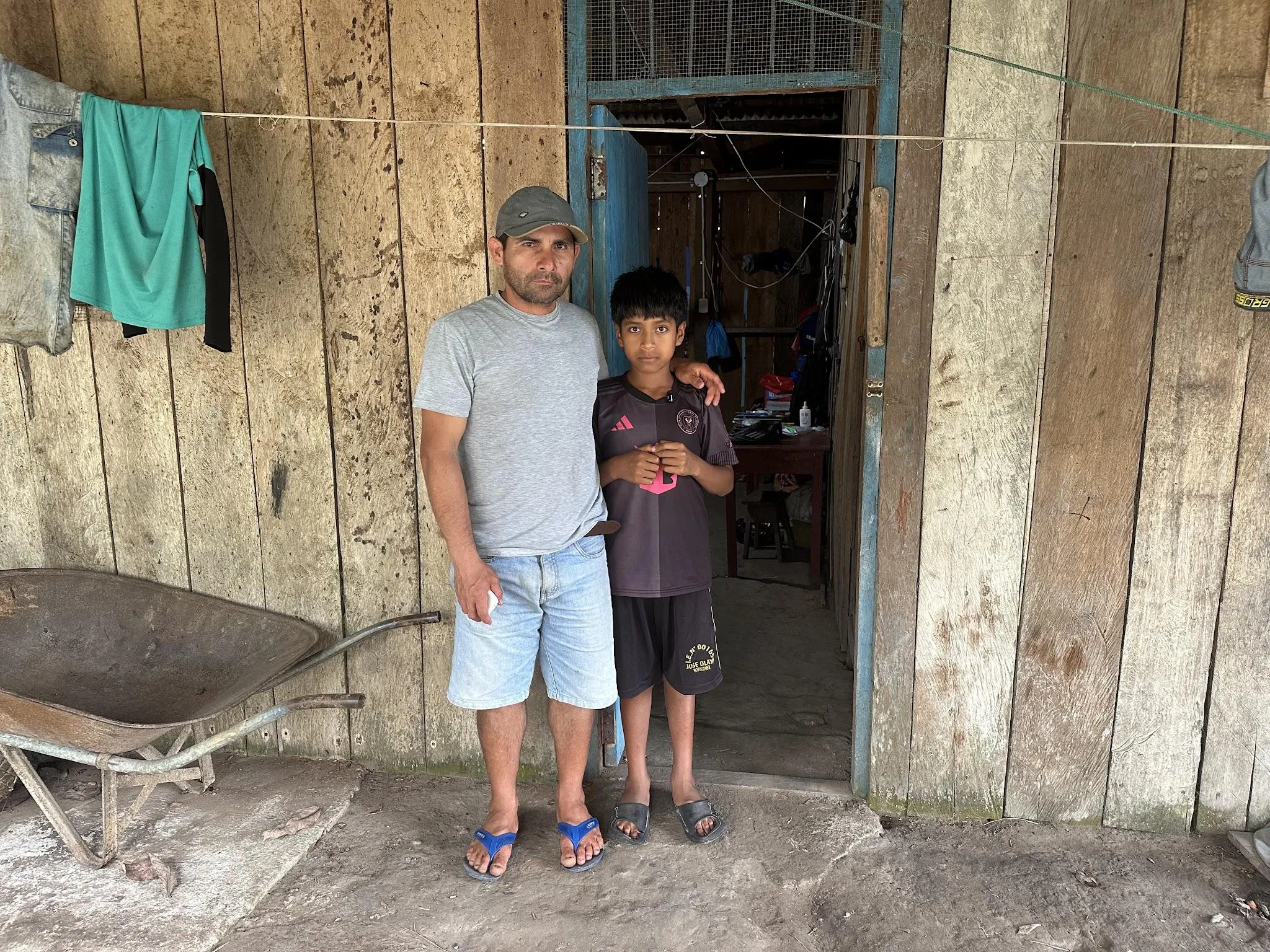 Marcos met zijn oom buiten