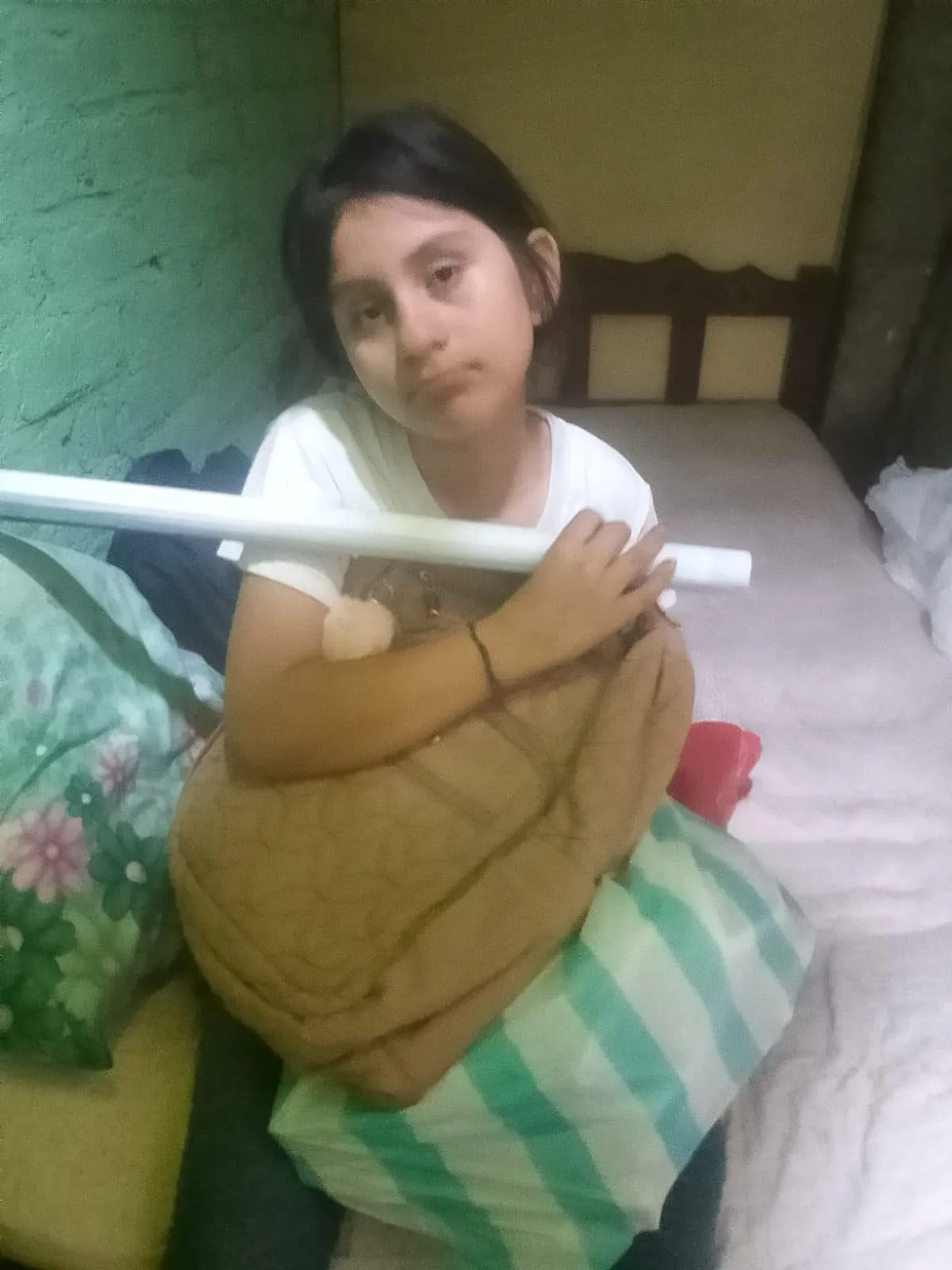 Kind met schoolspullen